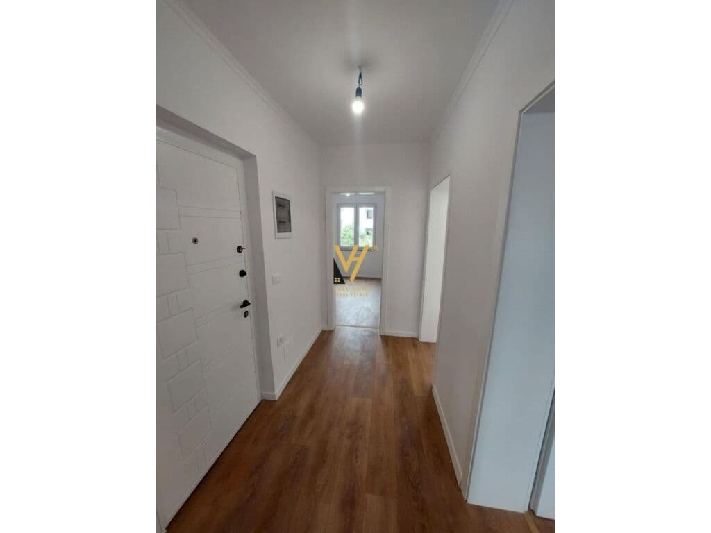 Shitet apartament 2+1+Ballkon te Shkolla Harry Fultz , Stacioni i Trenit 64 m2 4