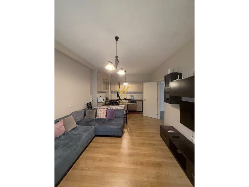 JEPET APARTAMENT 2+1+BLK ME QIRA TE BULEVARDI I RI 70.000 LEKE 2