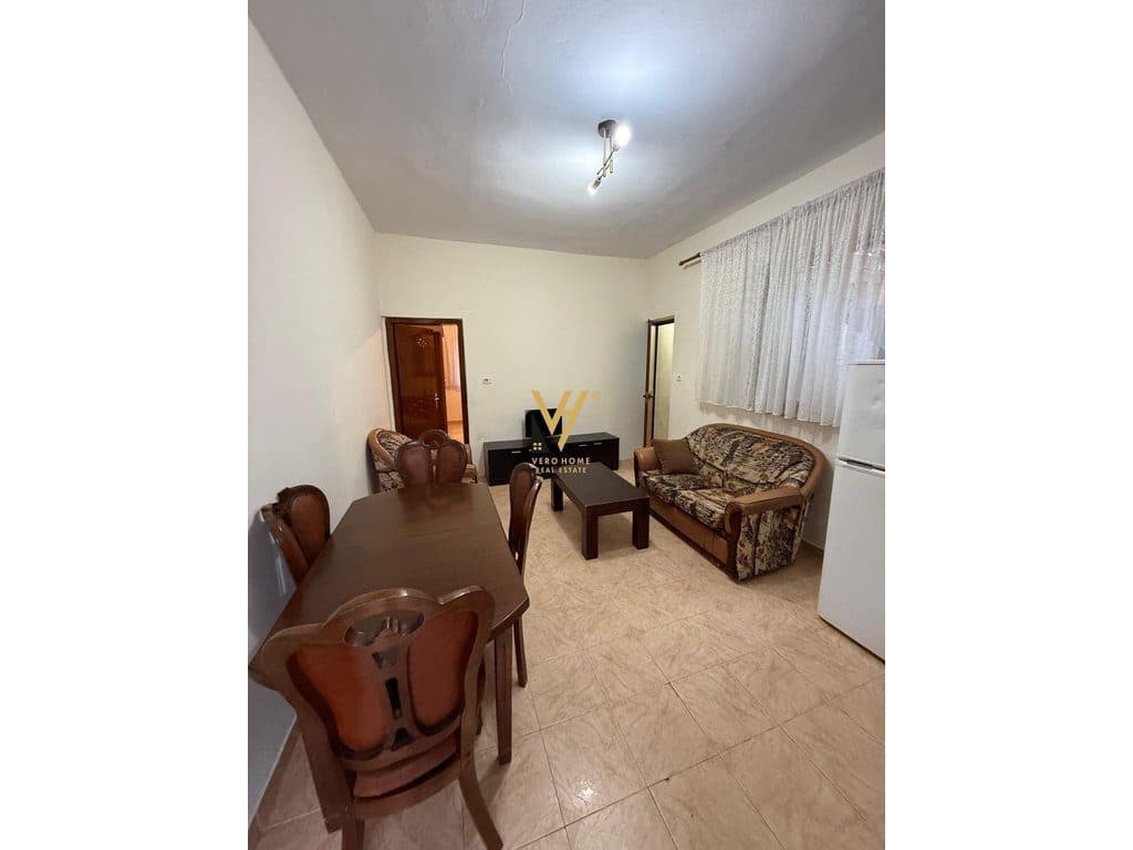 JEPET APARTAMENT 1+1+BLK ME QERA TE STACIONI TRENIT 40.000 LEKE