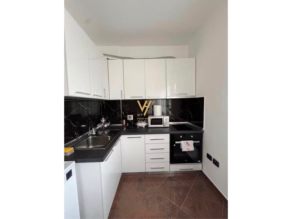 JEPET APARTAMENT 1+1+VERANDE ME QERA NE BLLOK 700 EURO 2