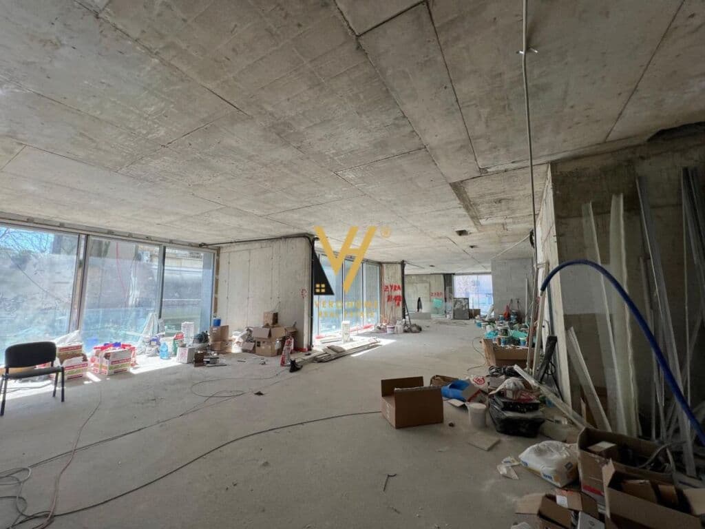 JEPET ZYRE 265 M2 ME QERA NE BLLOK 12.000 EURO
