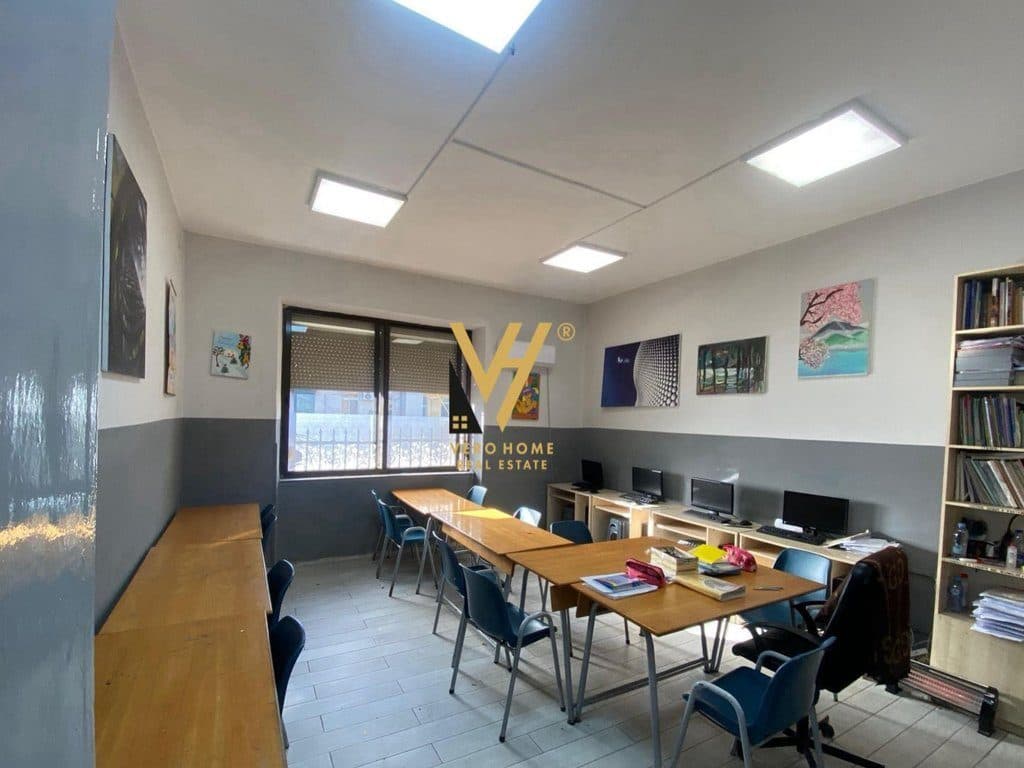 JEPET ZYRE 100 M2 ME QIRA TE RR.SAMI FRASHERI, BLLOK 780 EURO