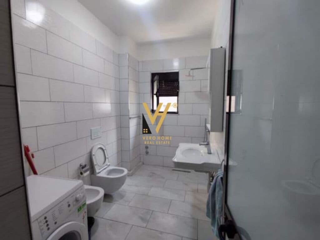 Jepet Apartament 2+1 me qera ne Qender, perball Toptanit 100 m2 2