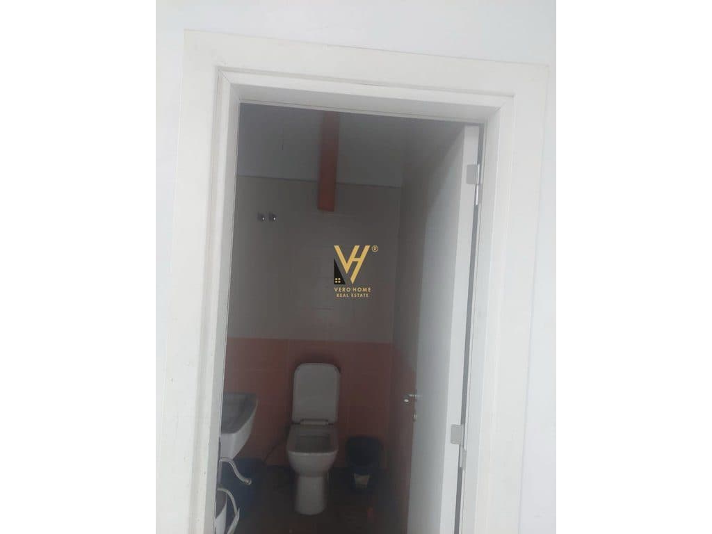JEPET ZYRE 105 M2 ME QERA TE KOMUNA E PARISIT 1.000 EURO 4