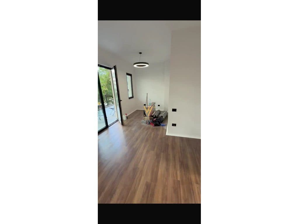 JEPET ZYRE 123 M2 ME QIRA TE SQUARE 21 120.000 LEKE 1
