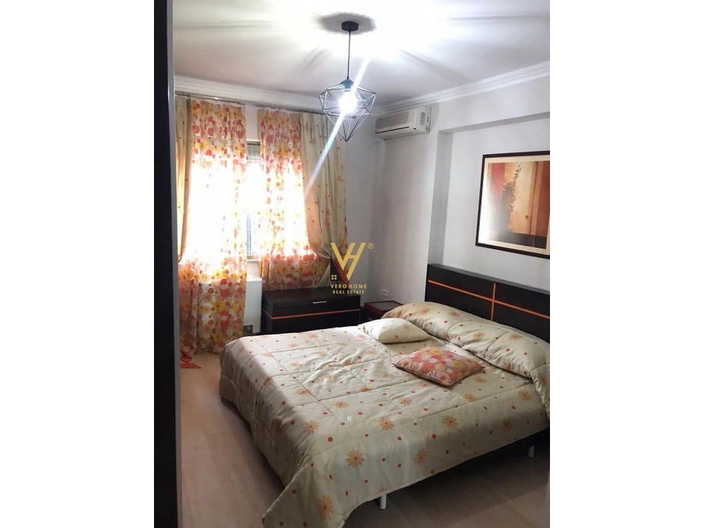 JEPET APARTAMENT 3+1+2+BLK ME QERA NE QENDER 1.100 EURO 4