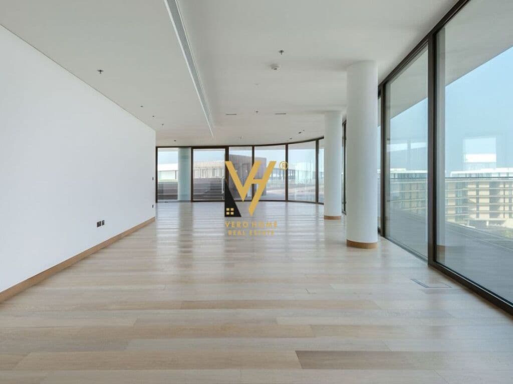 JEPET AMBIENT BIZNESI 200 M2 ME QERA TE RR.DIBRES, MEDRESEJA 2.000 EURO