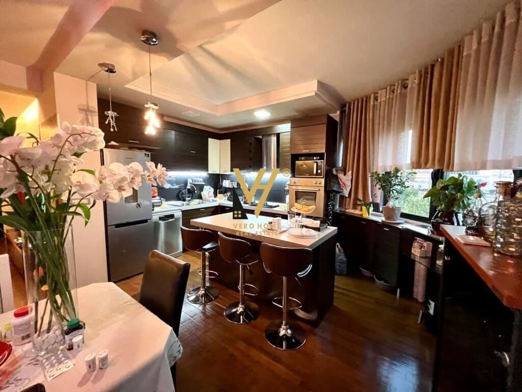 Shitet Apartament 3+1+2 te Stacioni i Trenit 160 m2