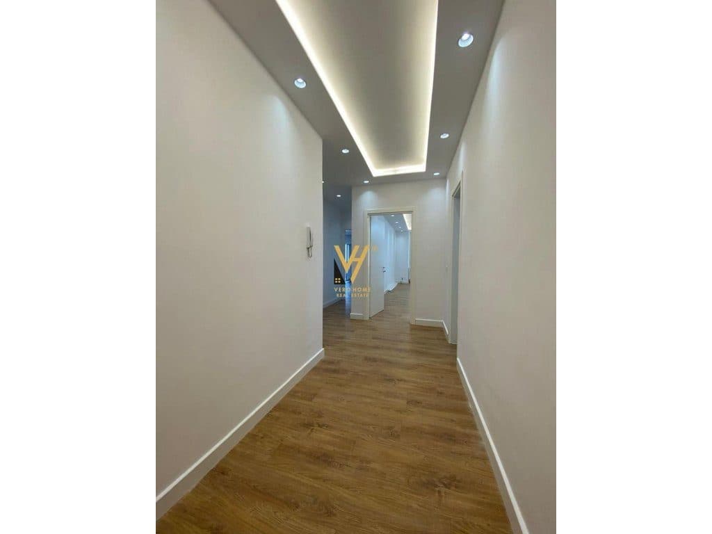 JEPET ZYRE 130 M2 ME QERA NE BLLOK 2.000 EURO 2