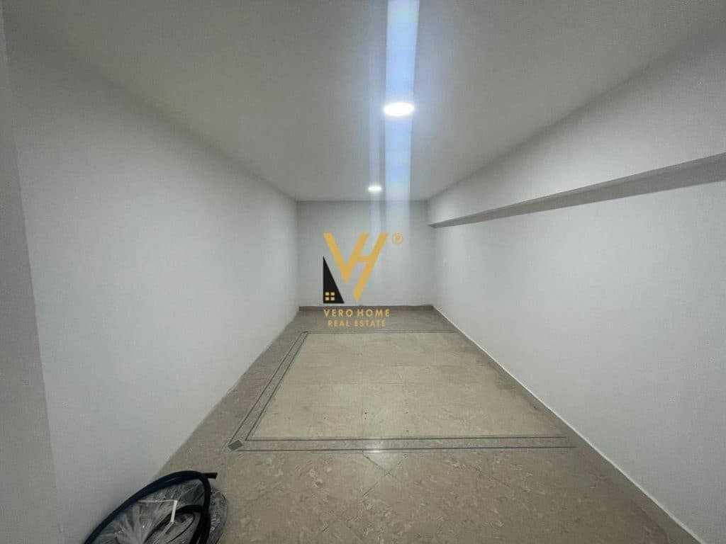 JEPET AMBIENT BIZNESI 160 M2 ME QERA TE PAZARI I RI 1.850 EURO 3