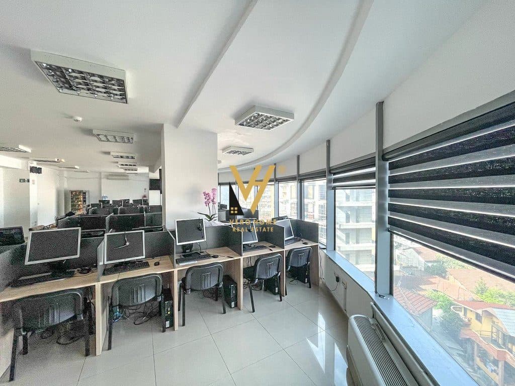 JEPET ZYRE 300M2 ME QERA TE SELVIA 2.700 EURO