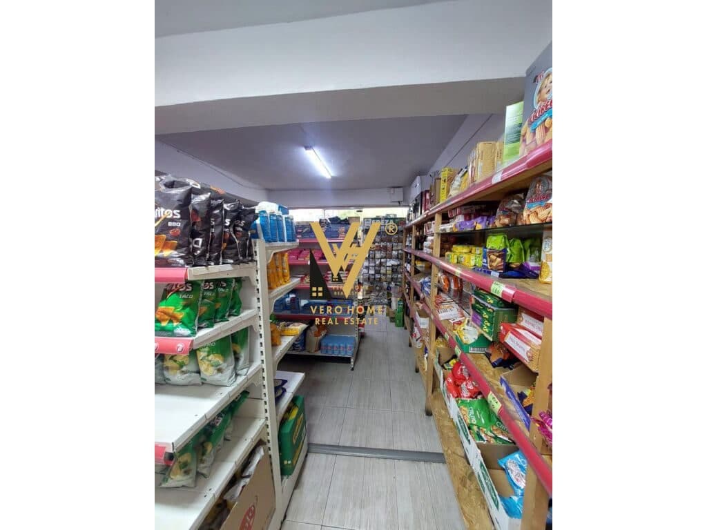 JEPET MARKET 180 M2 ME QERA NE YZBERISHT 1.500 EURO 4
