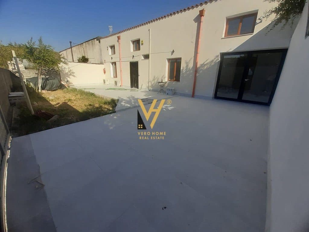 JEPET MAGAZINE 340 M2 ME QERA NE KOMBINAT 900 EURO 2
