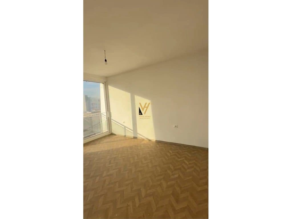 JEPET ZYRE 95 M2 ME QIRA TE RRUGA BARDHYL 70.000 LEKE