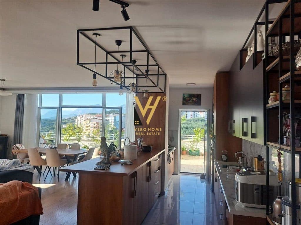 JEPET ZYRE 400 M2 ME QERA NE LINZE 2.500 EURO