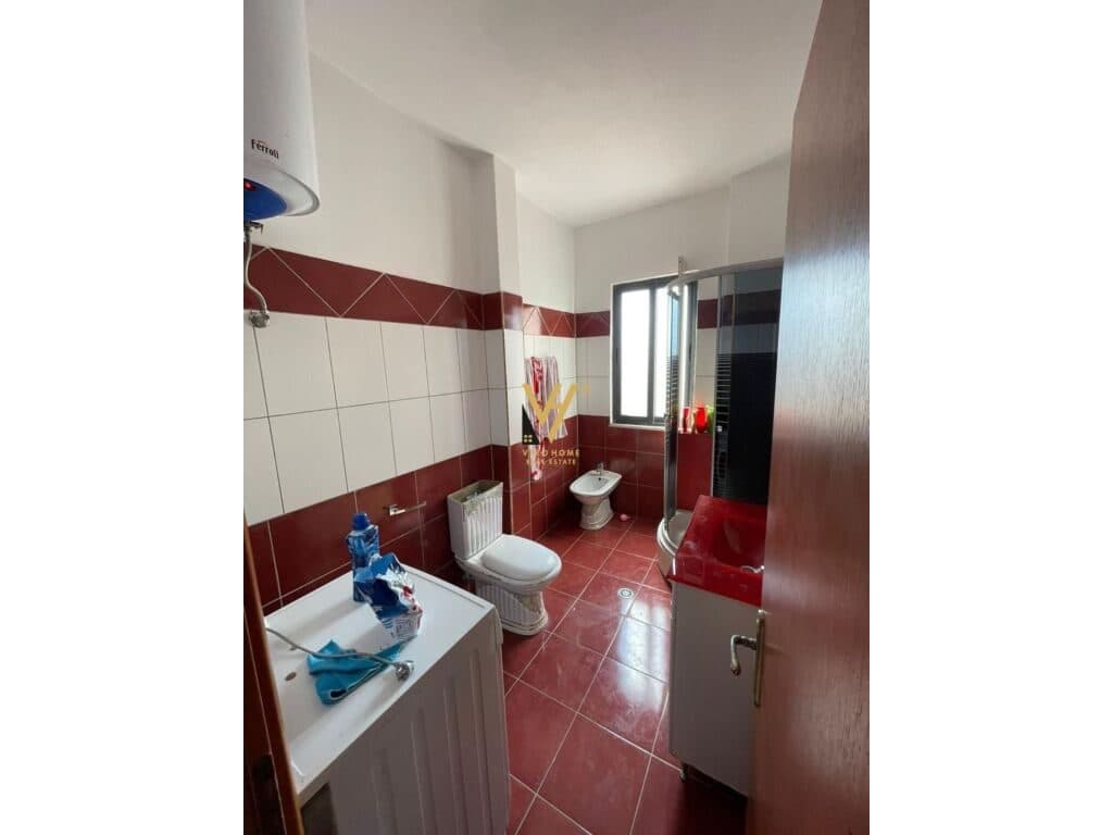 Shitet Apartament 3+1+2+ballkon ne Durres 135 m2 3