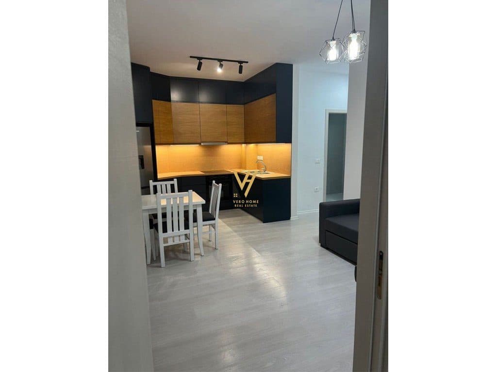 JEPET APARTAMENT 1+1+BLK ME QERA NE ASTIR, 600 EURO