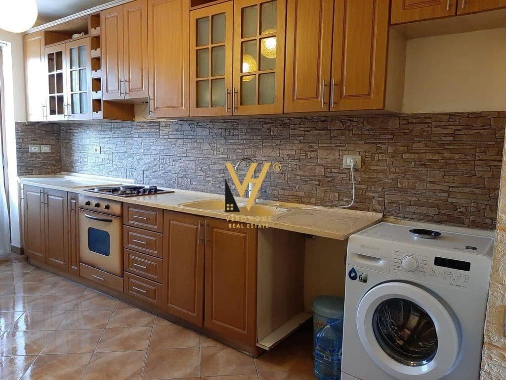 JEPET APARTAMENT 2+1+BLK ME QERA TE XHAMIA E TABAKEVE, RR.ELBASANIT 45.000 LEKE 2