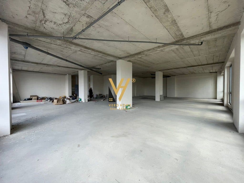 JEPET AMBIENT KOMERCIAL 300 M2 ME QIRA NE PORCELAN 3.000 EURO 1