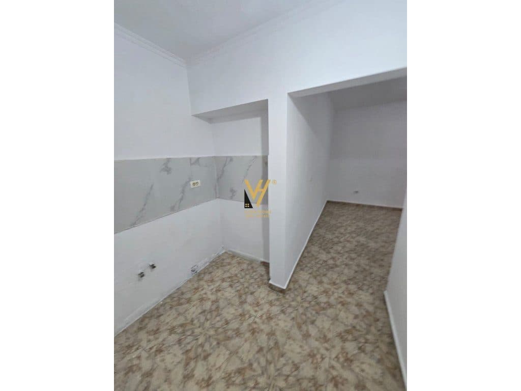 SHITET DYQAN 64 M2 TE RRUGA E KAVAJES 195.000 EURO 2