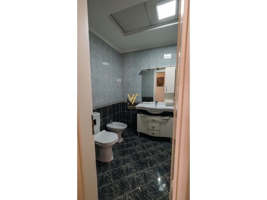 Jepet Apartament 2+1+2 me qera te Qendra Kristal 110 m2 3