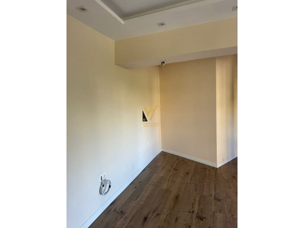 JEPET ZYRE 80 M2 ME QERA TE 9-KATSHET, QENDER 900 EURO 2