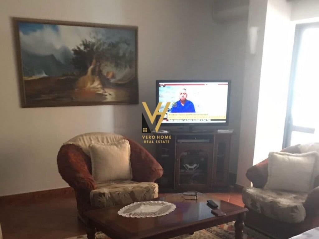 Shitet Apartament 3+1+2+ballkon te Komuna e Parisit 163 m2 3