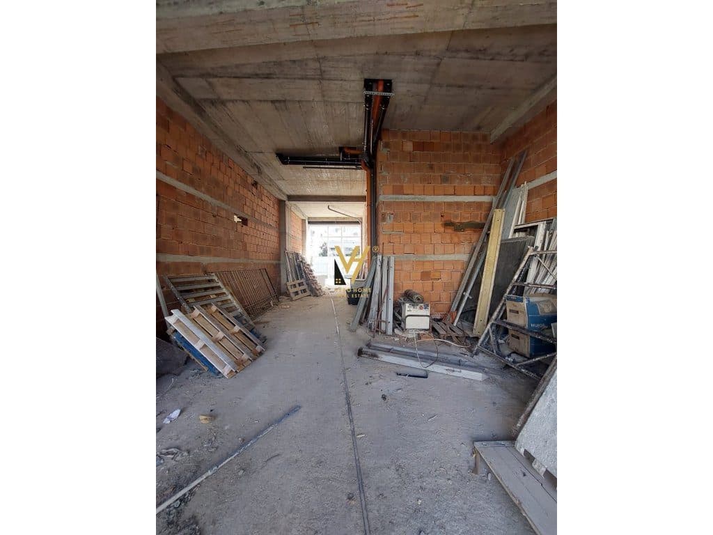 JEPET DYQAN 100 M2 ME QERA TE KOMUNA PARISIT 2.300 EURO