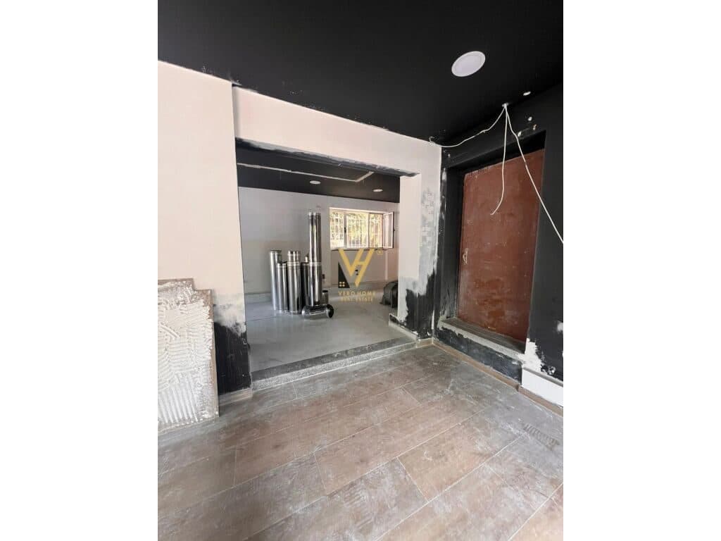 Shitet Dyqan te 21 Dhjetori 80 m2 4