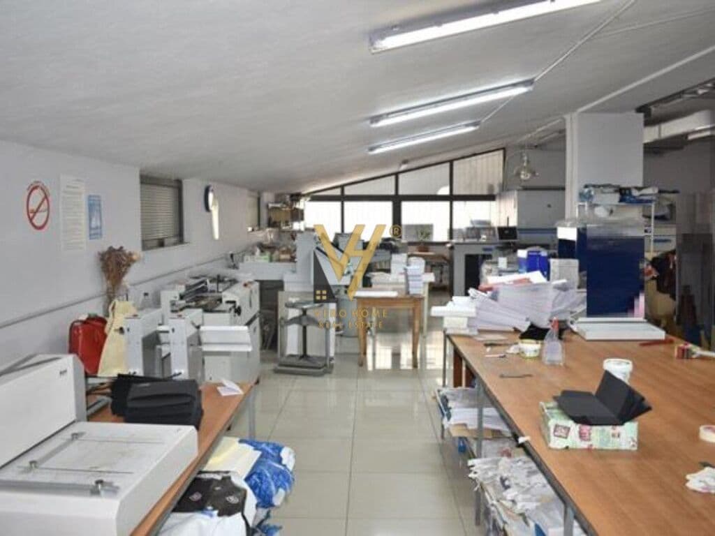 Shitet ambjent komercial ne Blloke 335.5 m2 2