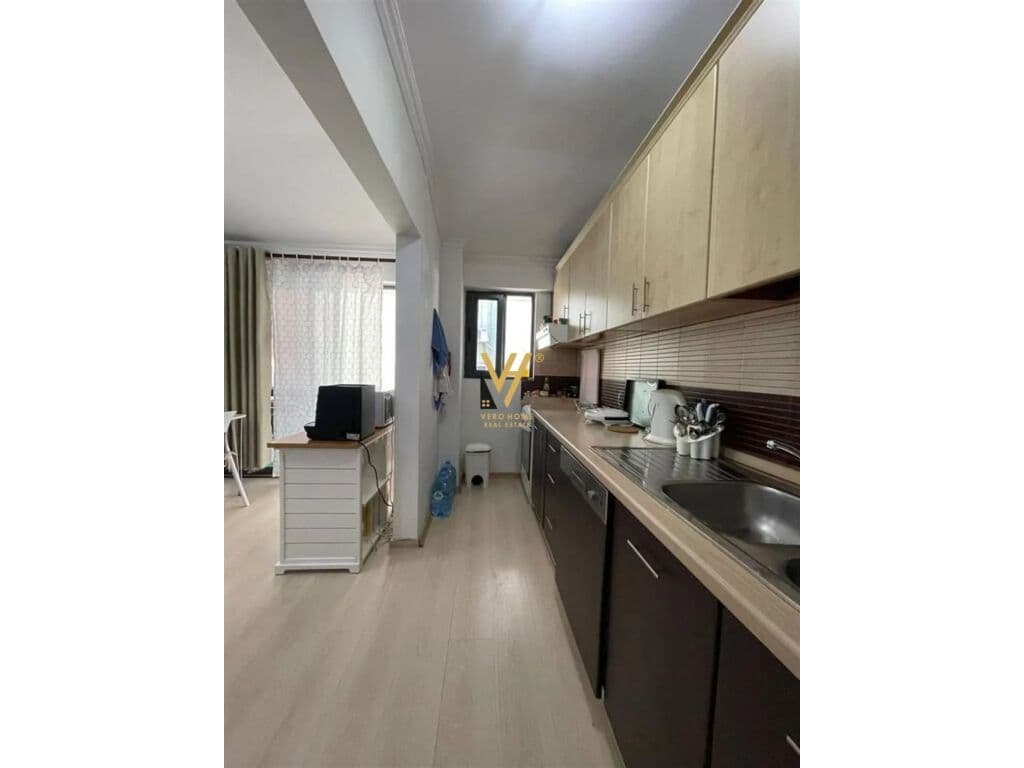 Shitet Apartament 2+1+2+ballkon te Ish Blloku 112 m2 2