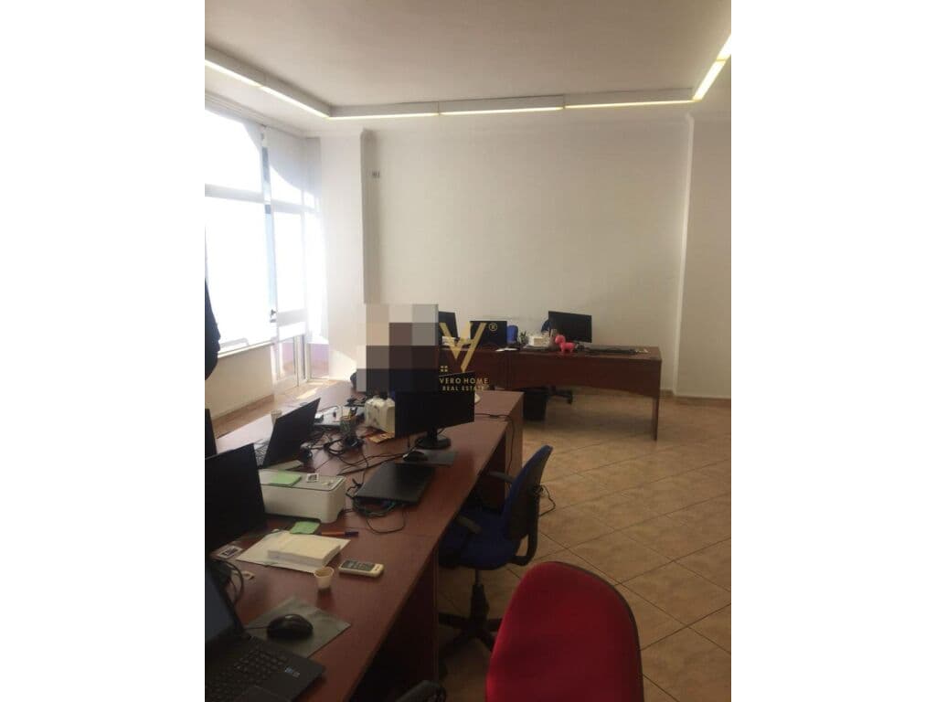 Shitet ambjent biznesi te Blloku 300 m2 1