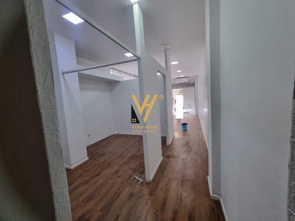 JEPET AMBIENT BISNESI 50 M2 ME QERA NE MYSLYM SHYR 60.000 LEKE