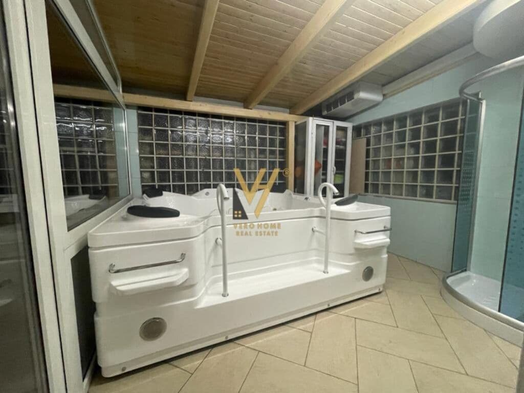 Shitet apartament 3+1+2 te Ish Ekspozita Sot 290 m2 4