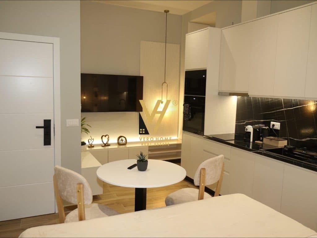 SHITEN DY GARSONIERE, 21 DHJETORI, 268.000 EURO 2