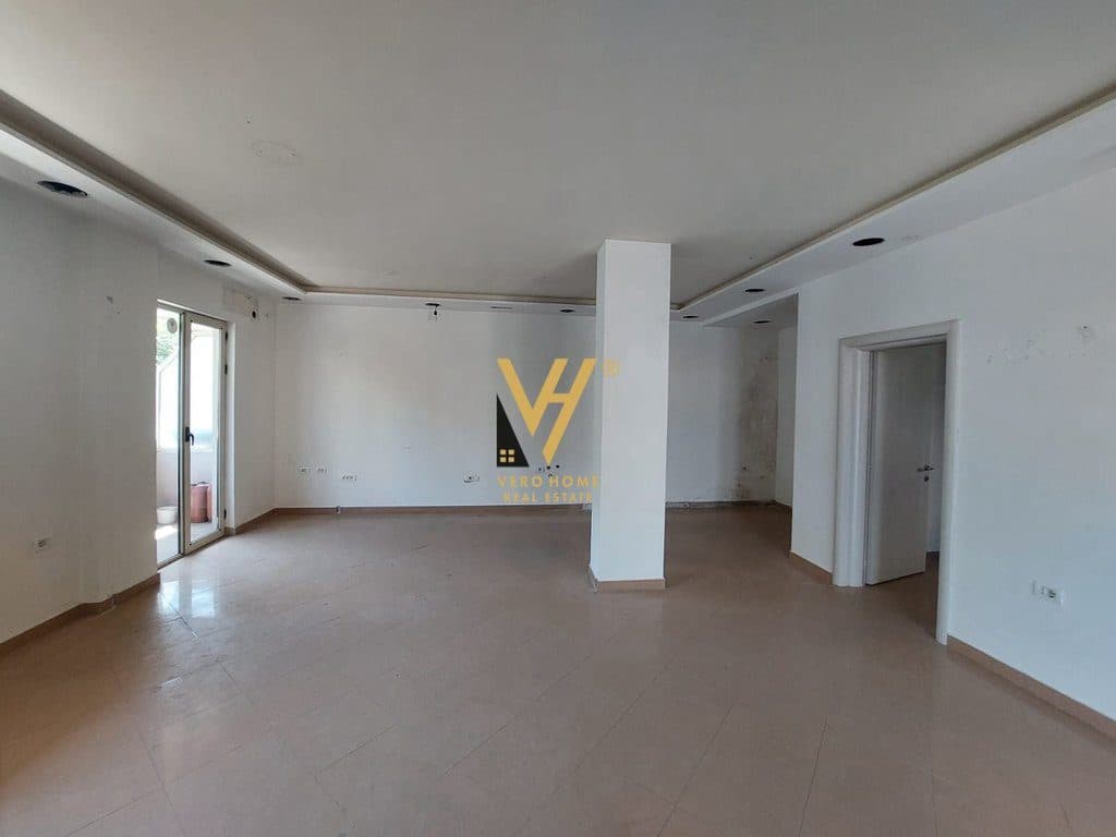 JEPET ZYRE 60 M2 ME QERA TE ZOGU I ZI 55.000 LEKE