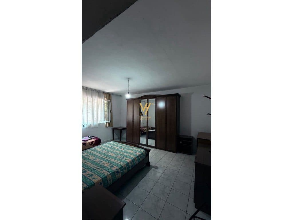 JEPET APARTAMENT 1+1 ME QERA TE ZOGU I ZI 40.000 LEKE 3