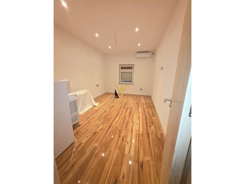 SHITET APARTAMENT + PAPAFINGO NE BAJRAM CURR, TROPOJE 100.000 EURO