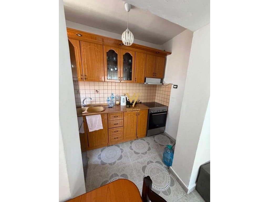SHITET APARTAMENT 1+1+VERANDE NE FIER 5.400.000 LEKE 2