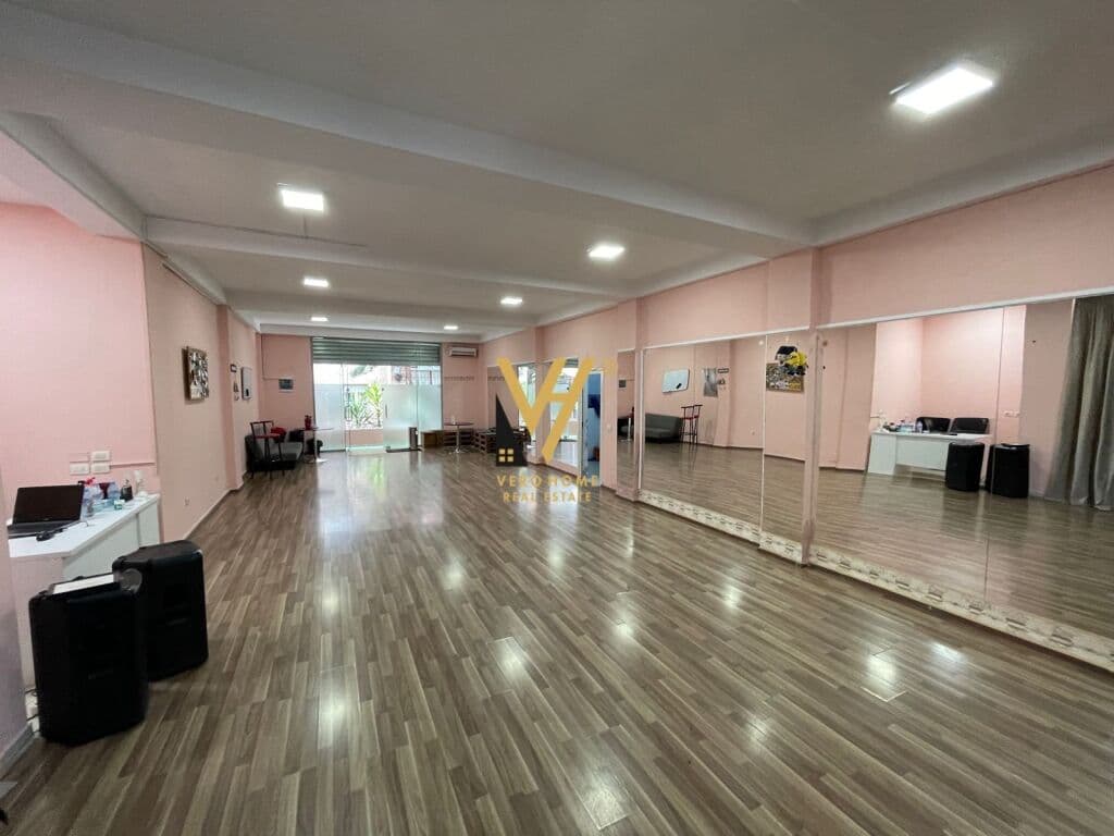 Shitet ambjent biznesi te Ish Ekspozita Sot 97 m2 4