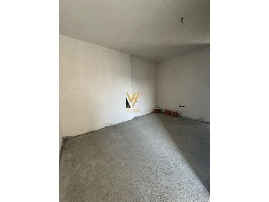 Shitet Apartament 2+1+ballkon ne Shkoze 94 m2