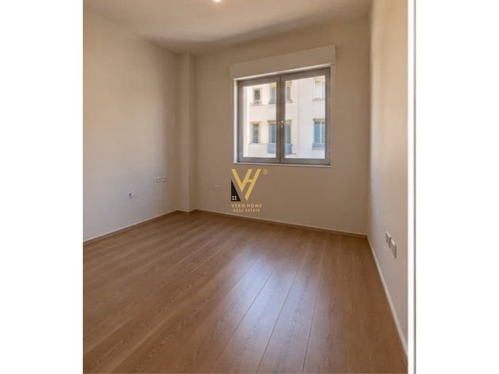 JEPET AMBIENT BIZNESI 60 M2 ME QERA TE RR.MUHAMET GJOLLESHA, 21 DHJETORI 120.000 LEKE 1