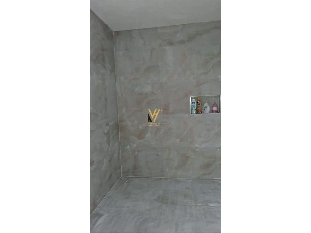 JEPET GARSONIERE 25 M2 ME QERA NE QENDER 50.000 LEKE 3