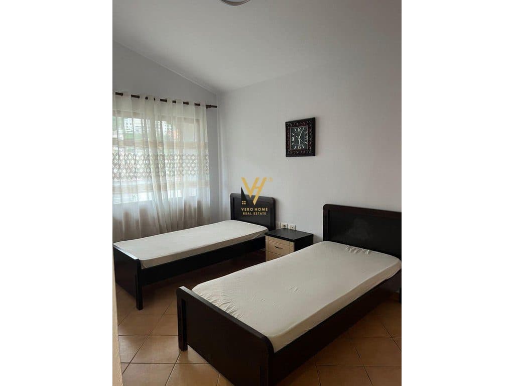 JEPET APARTAMENT 3+1+3BLK ME QERA NE SELITE 55.000 LEKE 3