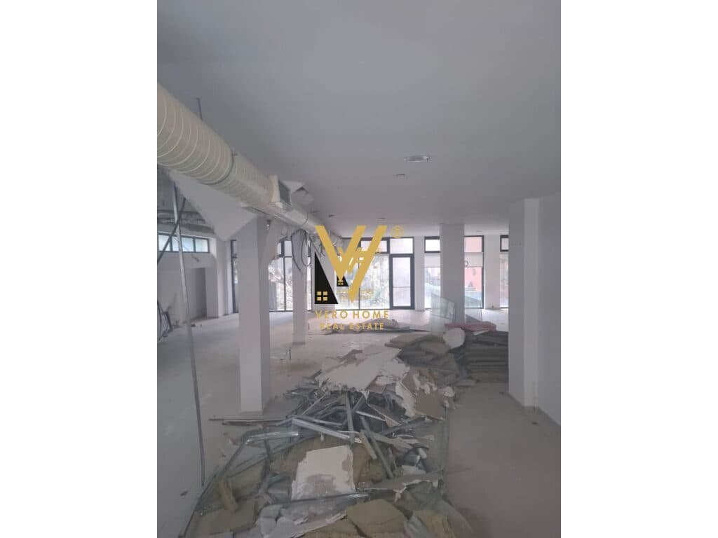 JEPET DYQAN 70 M2 ME QERA TE LAKE VIEW,LIQENI ARTIFICIAL 1.800 EURO