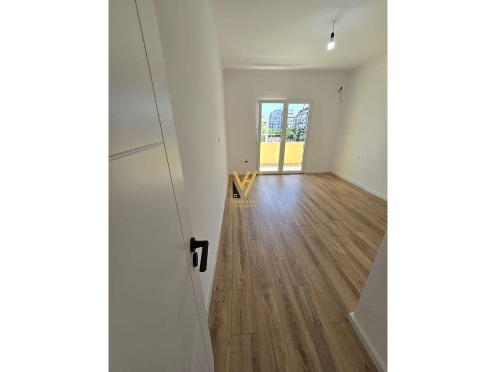 Shitet Apartament 1+1+ballkon te Shkolla e Kuqe 71 m2 3
