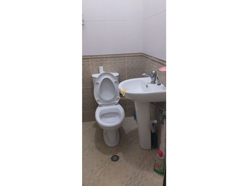 Shitet ambjent biznesi te Rruga e Kavajes 21 m2 3
