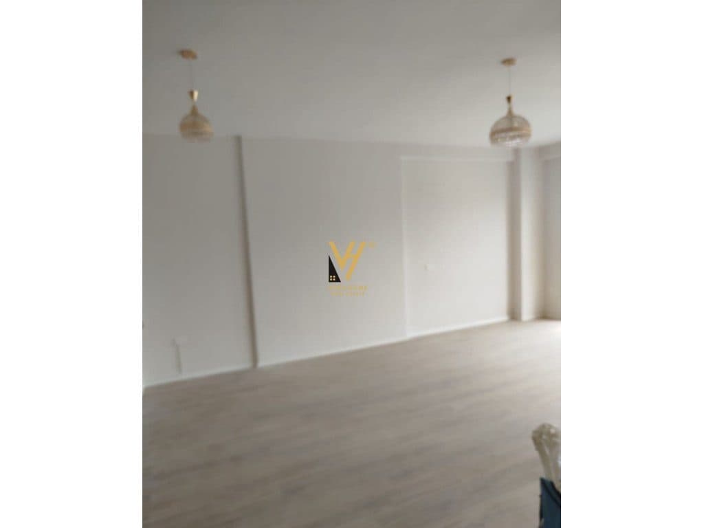 JEPET APARTAMENT ME QERA 2+1+2BLK TE BULEVARDI I RI 55.000 LEKE 3