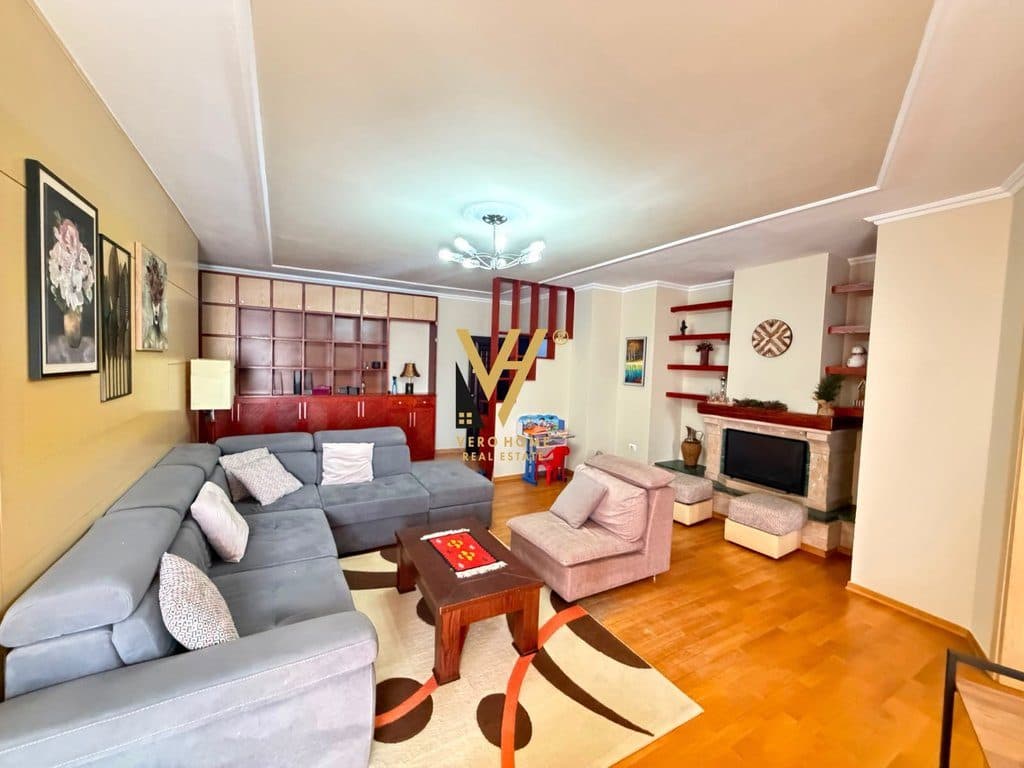 JEPET APARTAMENT 2+1+2+3 BLK ME QERA RRUGA E BARRIKADAVE 85.000 LEKE