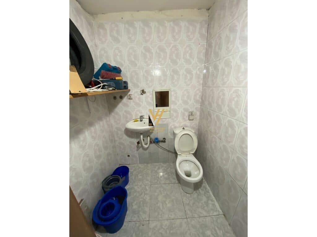 Shitet Dyqan ne Laprake 100 m2 3